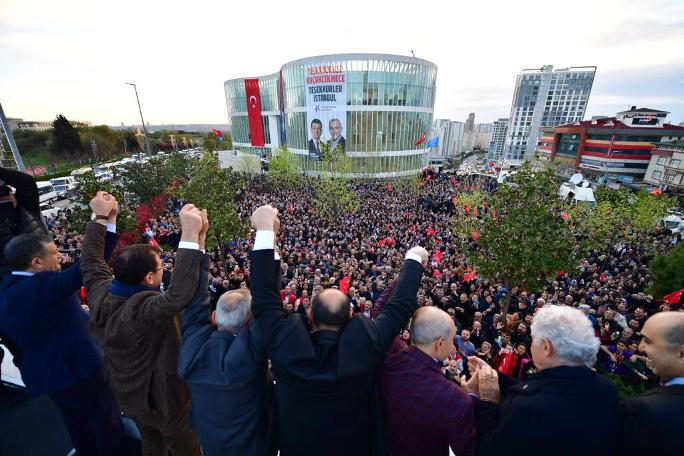 Ekrem İmamoğlu: 350 bin Büyükçekmecelinin onuru ve gururuyla oynuyorsunuz