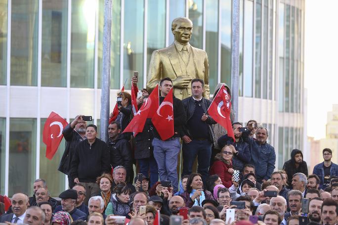 Ekrem İmamoğlu: 350 bin Büyükçekmecelinin onuru ve gururuyla oynuyorsunuz