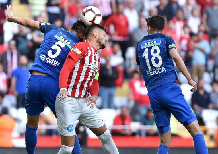 Antalyaspor evinde galip