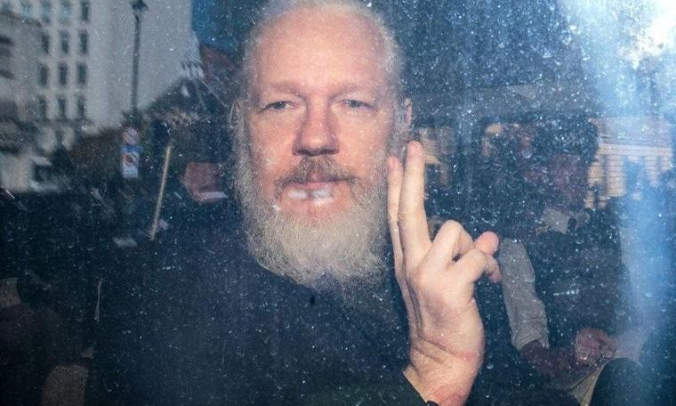 Ekvador Başkanı Moreno: Assange elçilik binasını casusluk merkezi yaptı