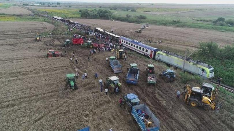 Çorlu tren kazasında hayatını kaybedenlerin yakınları ‘adalet nöbeti’ başlattı