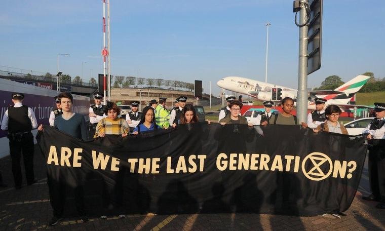 Yokoluş İsyanı: Eylemciler Londra'da protestolarını Heathrow Havalimanı'na taşıdı