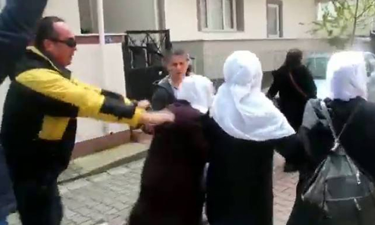 Gebze Cezaevi önündeki ailelere coplu polis müdahalesi (19.04.2019)