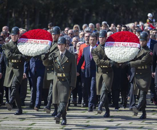 Ekrem İmamoğlu ailesi ile birlikte Anıtkabir'de