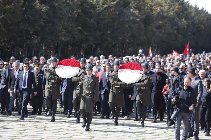 Ekrem İmamoğlu ailesi ile birlikte Anıtkabir'de