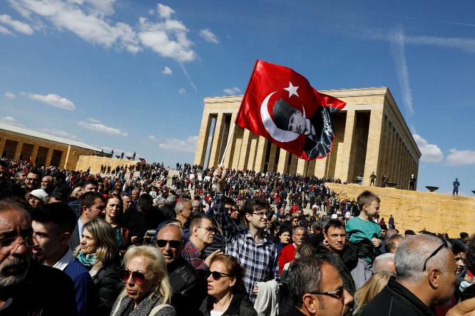 Ekrem İmamoğlu ailesi ile birlikte Anıtkabir'de