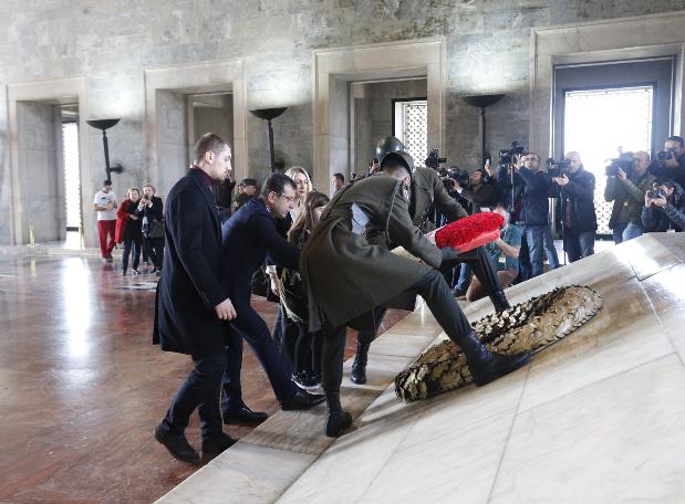 Ekrem İmamoğlu ailesi ile birlikte Anıtkabir'de