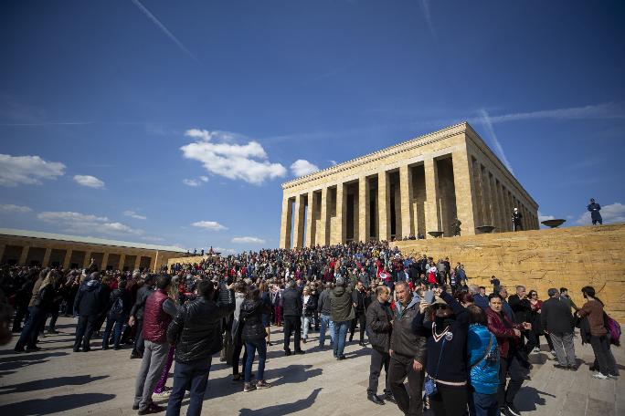 Ekrem İmamoğlu ailesi ile birlikte Anıtkabir'de