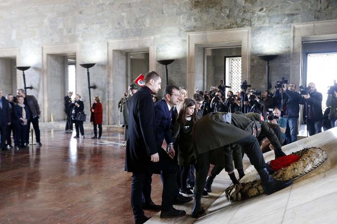 Ekrem İmamoğlu ailesi ile birlikte Anıtkabir'de