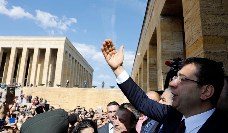 Ekrem İmamoğlu ailesi ile birlikte Anıtkabir'de