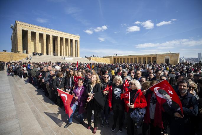 Ekrem İmamoğlu ailesi ile birlikte Anıtkabir'de