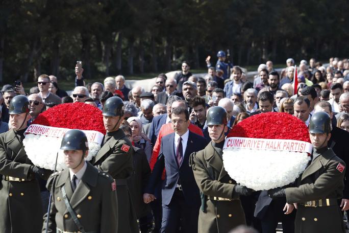 Ekrem İmamoğlu ailesi ile birlikte Anıtkabir'de