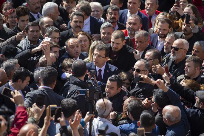 Ekrem İmamoğlu ailesi ile birlikte Anıtkabir'de