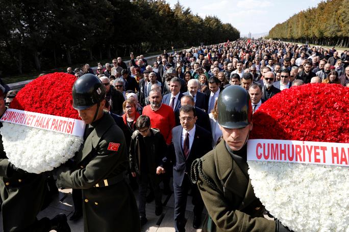 Ekrem İmamoğlu ailesi ile birlikte Anıtkabir'de