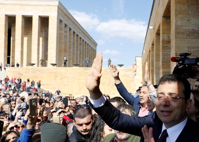 Ekrem İmamoğlu ailesi ile birlikte Anıtkabir'de