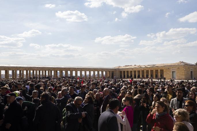 Ekrem İmamoğlu ailesi ile birlikte Anıtkabir'de