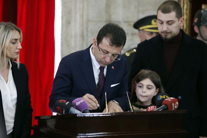 Ekrem İmamoğlu ailesi ile birlikte Anıtkabir'de