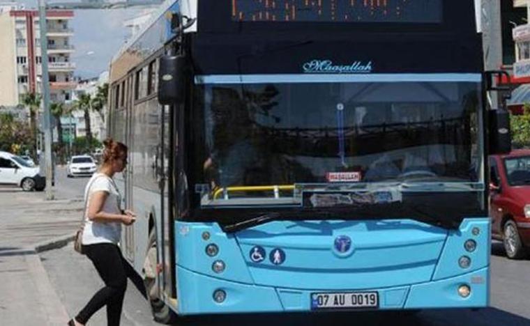 Antalya'da seçimi kaybeden Menderes Türel, ücretsiz otobüs uygulaması kaldırdı