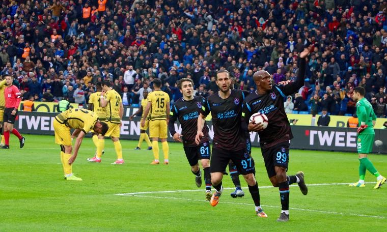 Trabzonspor, yoluna dolu dizgin devam ediyor