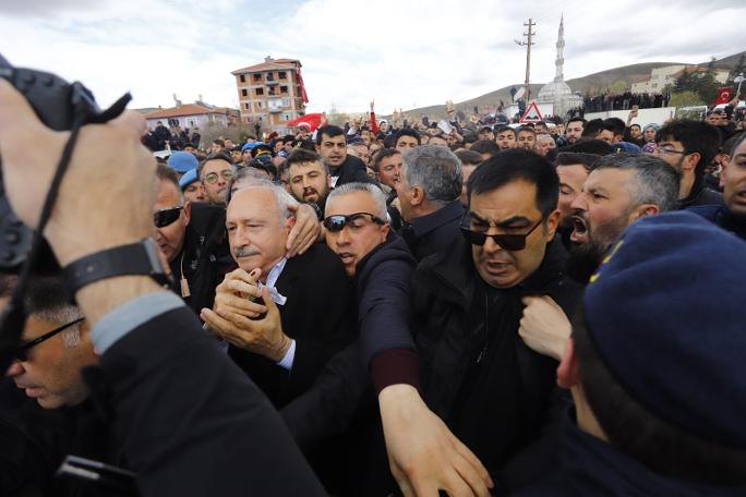 CHP lideri Kemal Kılıçdaroğlu'na saldırı! İşte ilk fotoğraflar