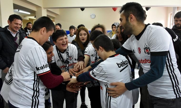 Beşiktaş, Sivas'ta özel öğrencileri sevindirdi