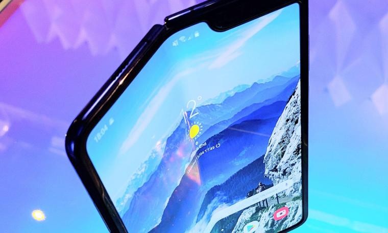 Galaxy Fold: Samsung, 'Ekranı kırılıyor' yorumları sonrası katlanabilir cep telefonunun piyasaya çıkış tarihini erteledi