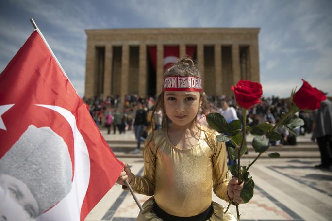 Anıtkabir'de 23 Nisan... Yurttaş Ata'sına koştu