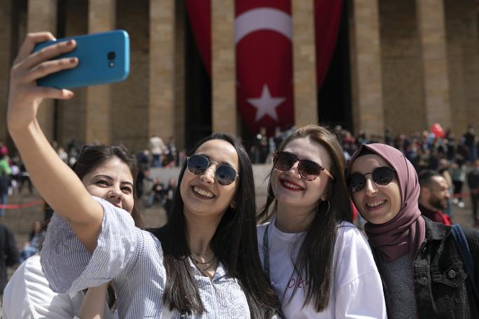 Anıtkabir'de 23 Nisan... Yurttaş Ata'sına koştu