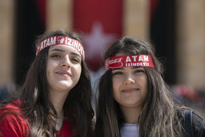 Anıtkabir'de 23 Nisan... Yurttaş Ata'sına koştu