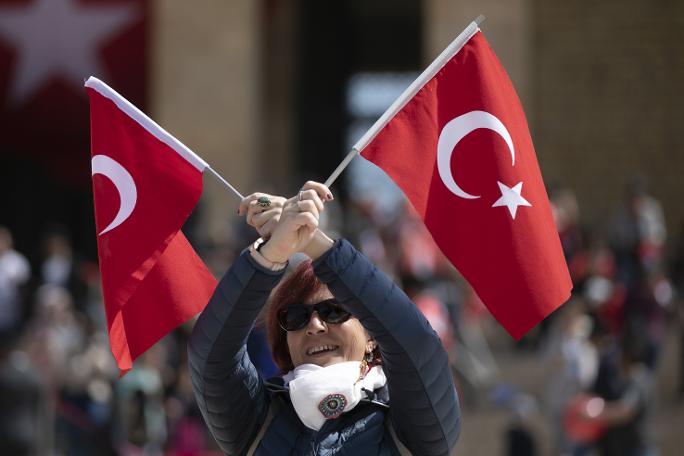 Anıtkabir'de 23 Nisan... Yurttaş Ata'sına koştu