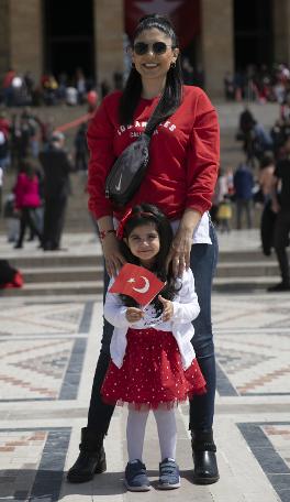 Anıtkabir'de 23 Nisan... Yurttaş Ata'sına koştu