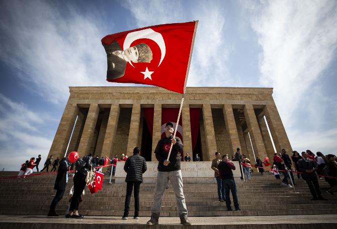 Anıtkabir'de 23 Nisan... Yurttaş Ata'sına koştu