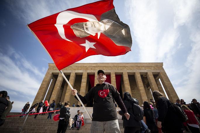 Anıtkabir'de 23 Nisan... Yurttaş Ata'sına koştu