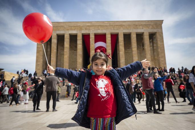 Anıtkabir'de 23 Nisan... Yurttaş Ata'sına koştu