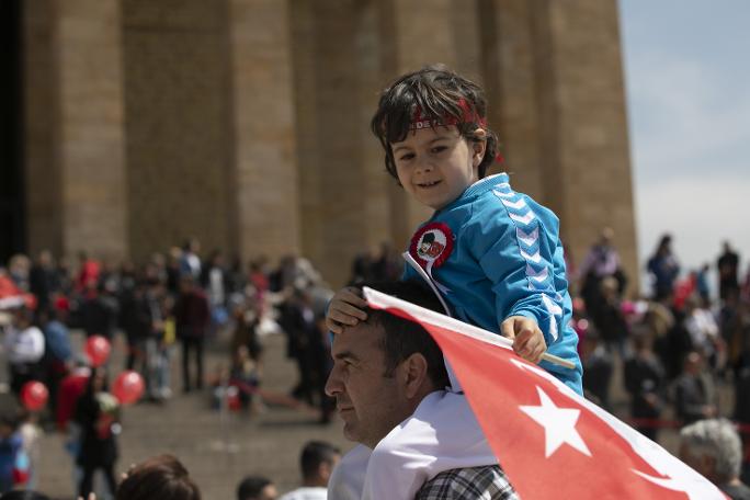 Anıtkabir'de 23 Nisan... Yurttaş Ata'sına koştu