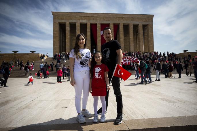 Anıtkabir'de 23 Nisan... Yurttaş Ata'sına koştu