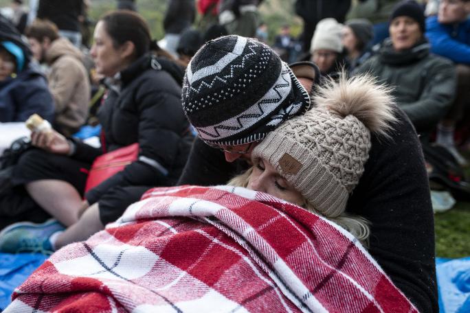 Çanakkale Kara Savaşları'nın 104. yılı: Anzak Koyu'nda geleneksel "Şafak Ayini" yapıldı