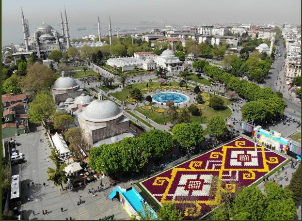 Sultanahmet'e 1460 metrekarelik lale halı (25.04.2019)