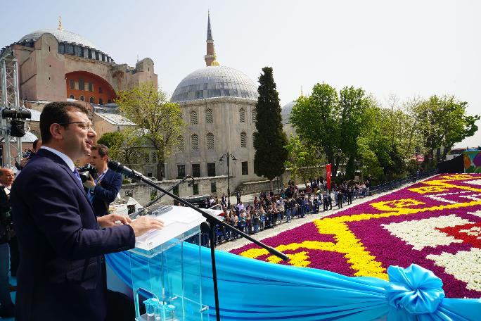 Sultanahmet'e 1460 metrekarelik lale halı (25.04.2019)