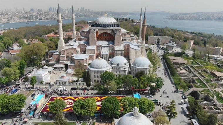 Sultanahmet'e 1460 metrekarelik lale halı (25.04.2019)