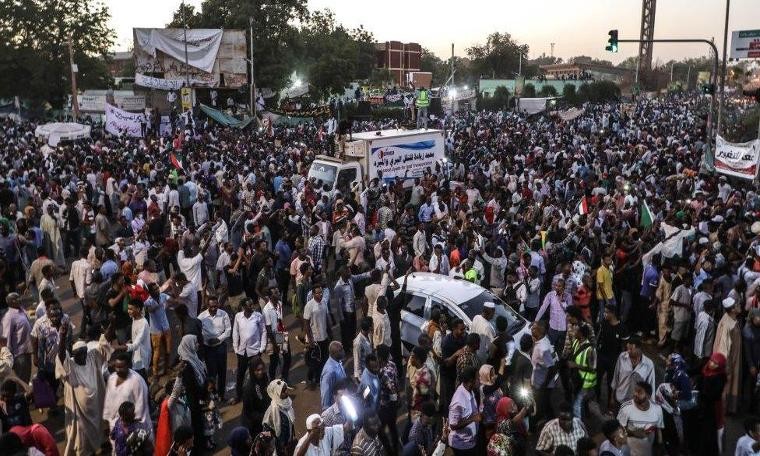 Sudan'da sivil yönetim için 'bir milyon kişilik' protesto