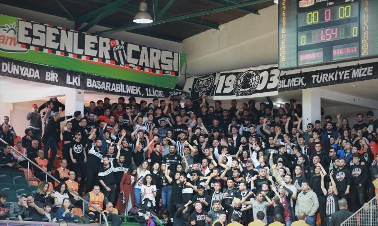 Beşiktaş taraftarına deplasman cezası