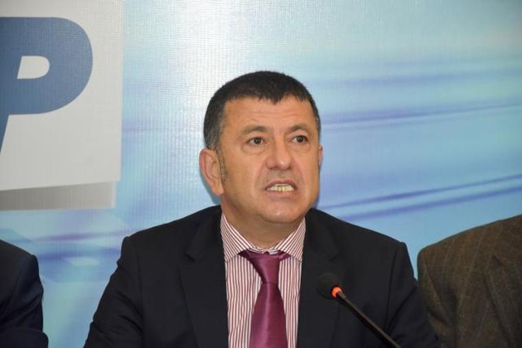 CHP'li Ağbaba: Yumruk atıyor ve serbest kalıyor