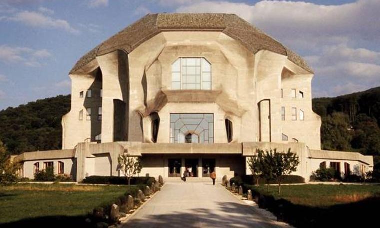 ‘Goetheanum’ uzay gemisini andırıyor