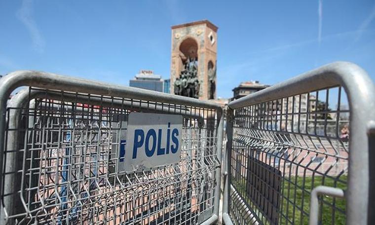 Taksim demir bariyerlerle kapatılıyor