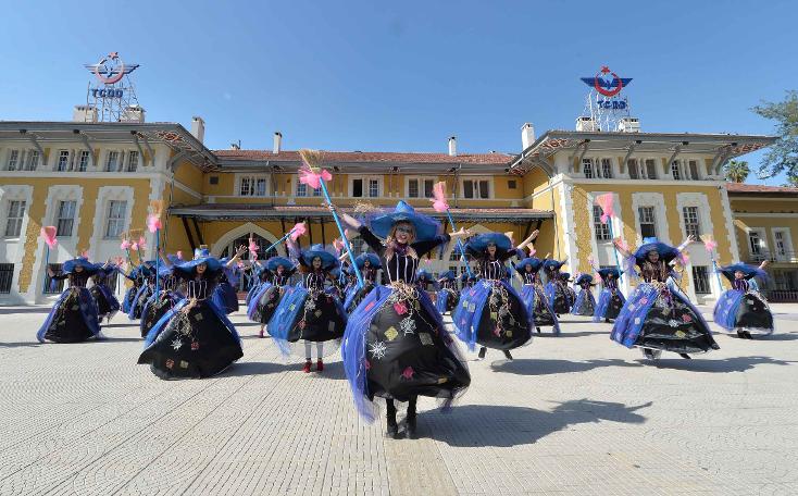 Adana'da karnaval başladı