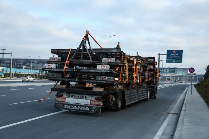 Atatürk Havalimanı'ndan İstanbul Havalimanı'na taşınma başladı