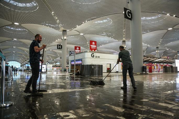 Atatürk Havalimanı'ndan İstanbul Havalimanı'na taşınma başladı