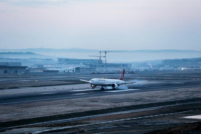 Atatürk Havalimanı'ndan İstanbul Havalimanı'na taşınma başladı