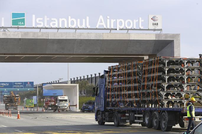 Atatürk Havalimanı'ndan İstanbul Havalimanı'na taşınma başladı